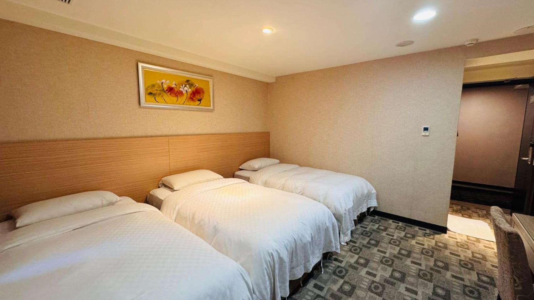 เดอะ เมโทร โฮเต็ล ไถจง Hotel ภายนอก รูปภาพ